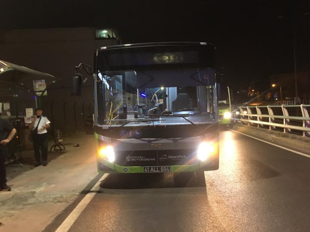 Yolun karşısına geçmeye çalışan yayaya motosiklet çarptı: 2 yaralı