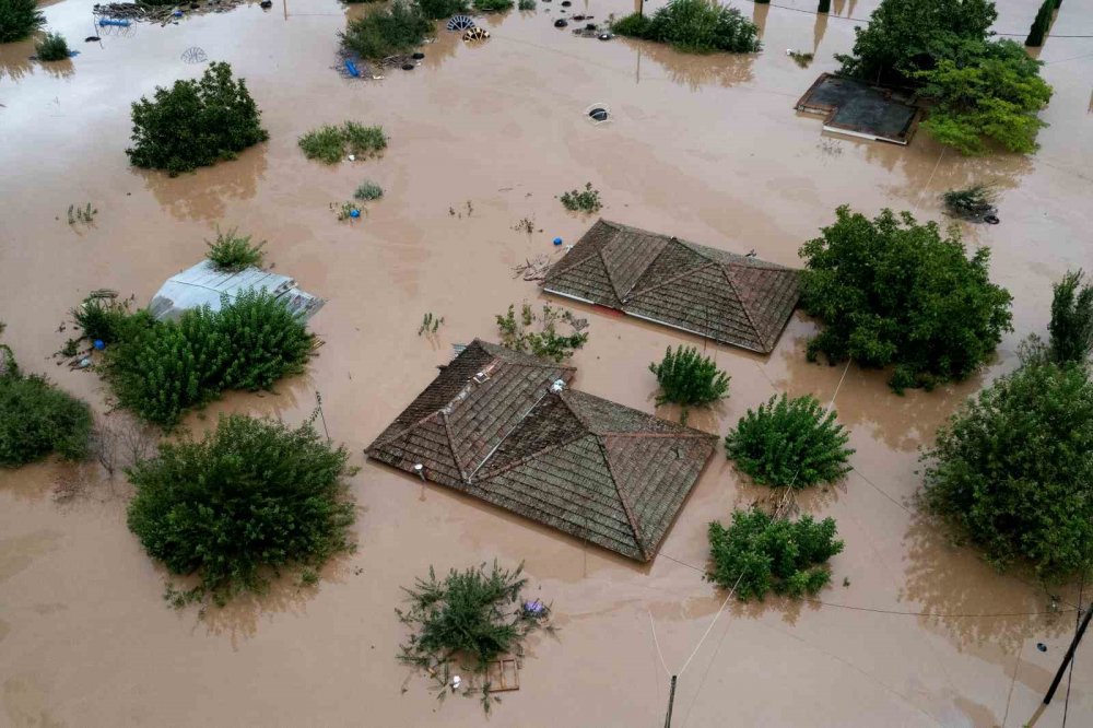 Yunanistan’daki selde ölü sayısı 6’ya ulaştı