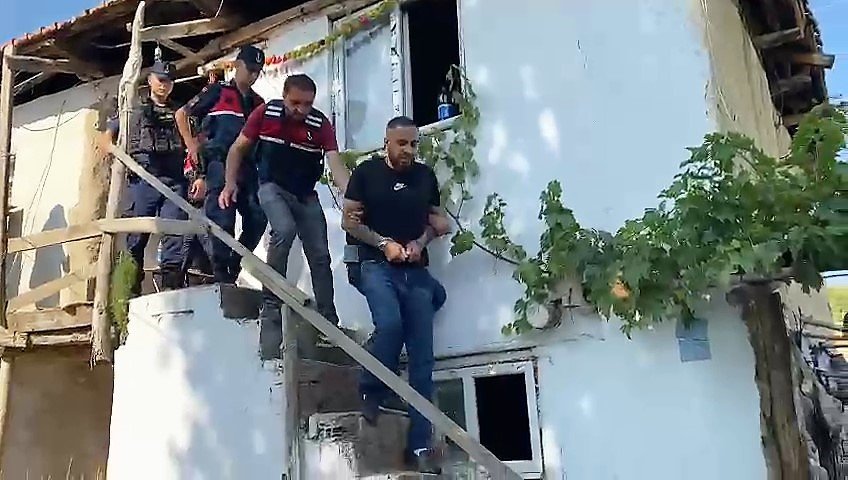 Hırsız yakalanmamak için bakın ne giydi