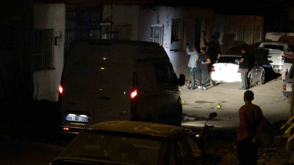 Dehşet!  Husumetlisinin boğazını bıçakla kesip canlı yayın yaptı