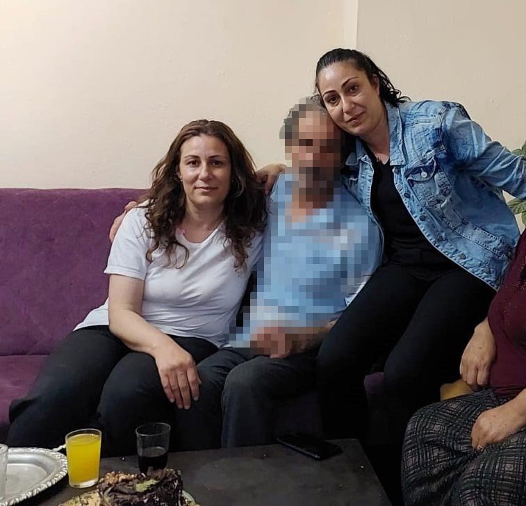 Eşi tarafından öldürülen kadının tabutuna 'kızlık soyadı' yazıldı