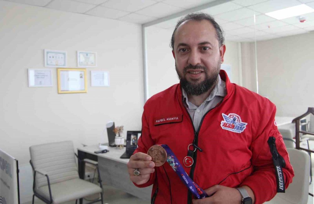 Konya'da parmak iziyle geleceğe yön veriyor