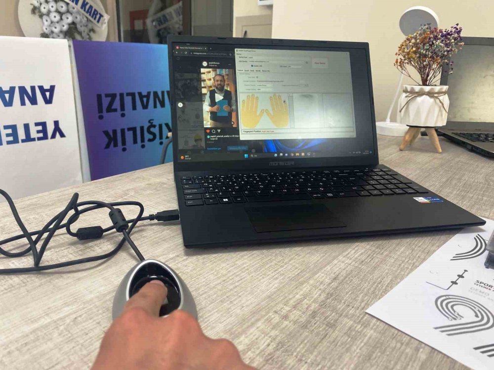 Konya'da parmak iziyle geleceğe yön veriyor