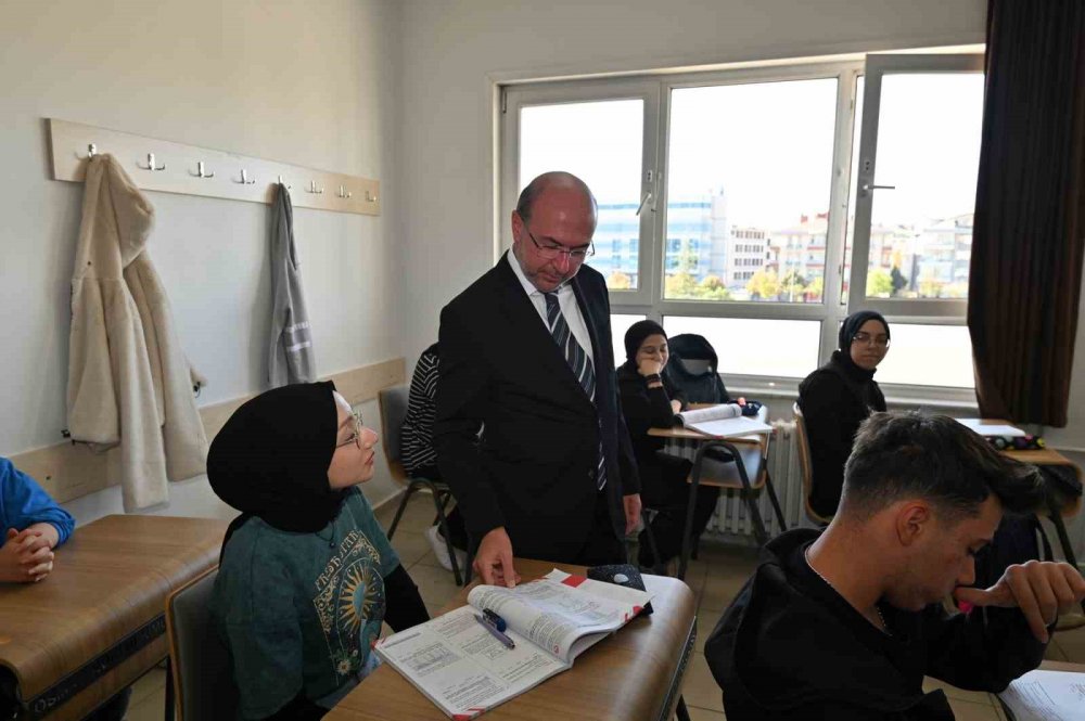 Konya'daki lise öğrencilerine bin 500 lira destek