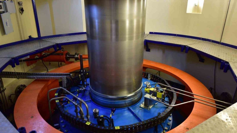 Yusufeli Barajı'nda türbinler enerji üretimi için dönüyor