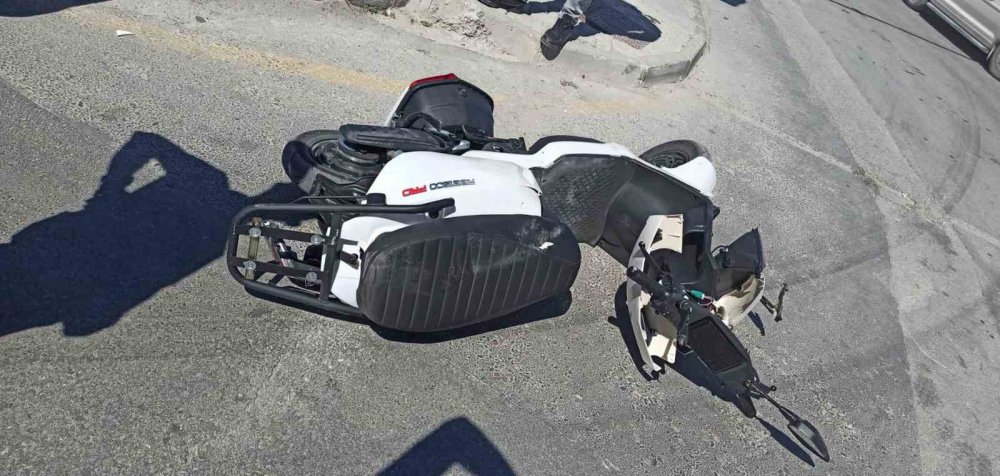 Konya'da kamyonetle elektrikli bisiklet çarpıştı