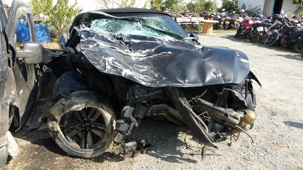 Minibüse çarpan otomobilin hız kadranı 240 kilometrede takılı kaldı: 3 ölü, 3 yaralı