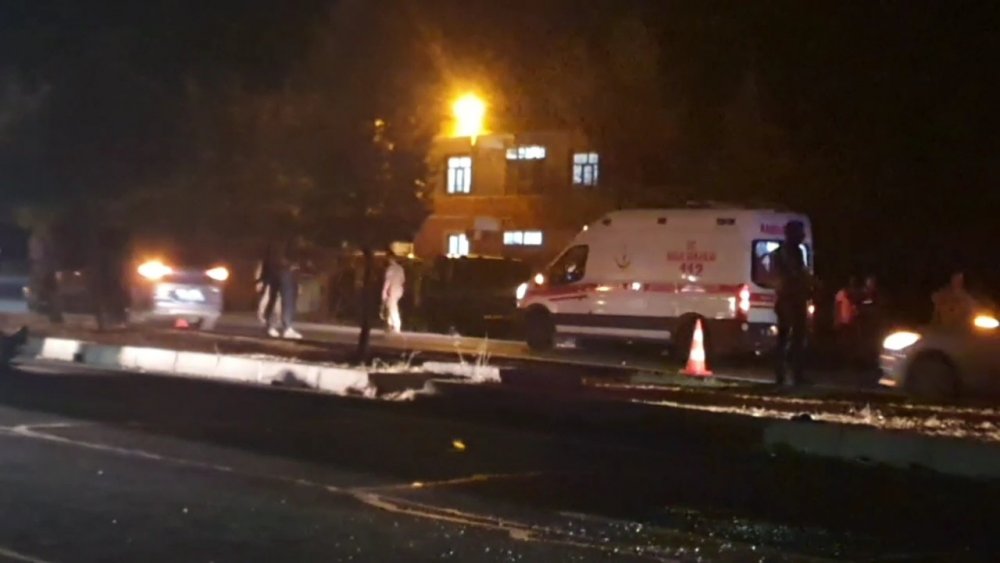 Babalarının taziyesi için geldikleri köyde otomobil çarptı: 3 ölü