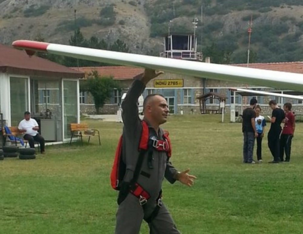 Eskişehir’de yelkenkanatlar çarpıştı: 1 pilot öldü, 1 pilot yaralı