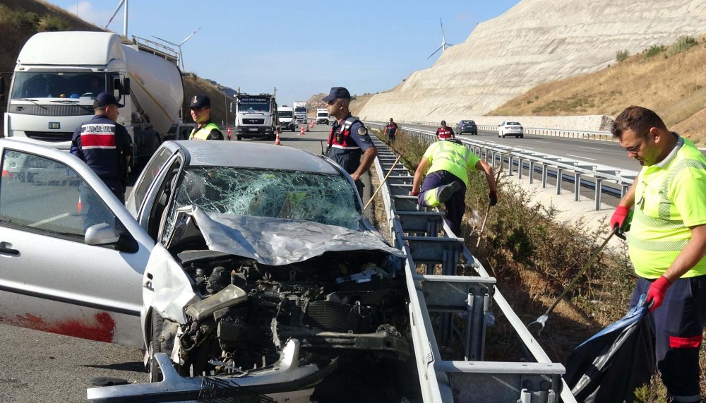 İstanbul-İzmir Otoyolu’nda üç araç kazaya karıştı: 2 ölü, 7 yaralı