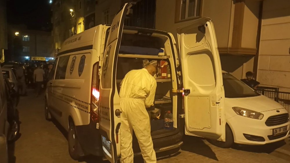 Eşini silahla öldüren şahıs intihar etti