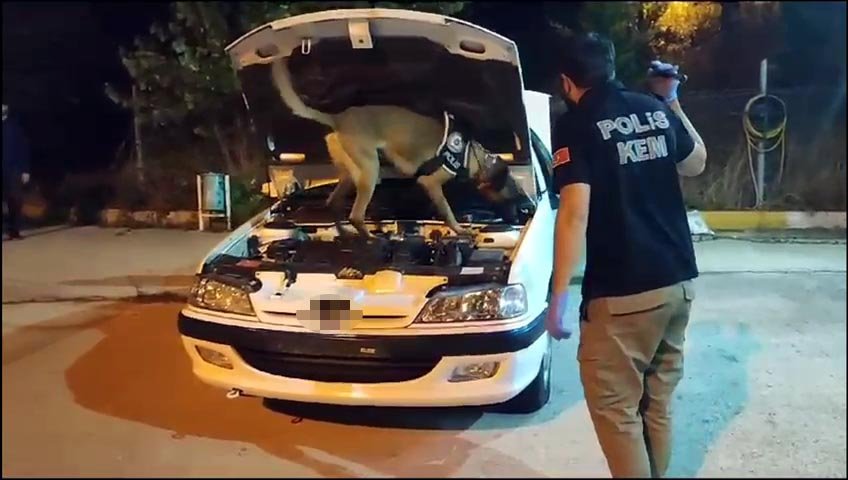 Otomobilin yakıt deposundaki 21 kilo eroini 'Millow' buldu