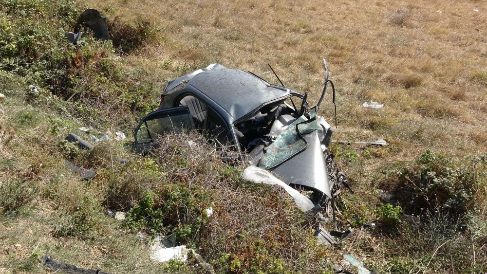 Otomobiller çarpıştı: 2 ölü, 5 yaralı