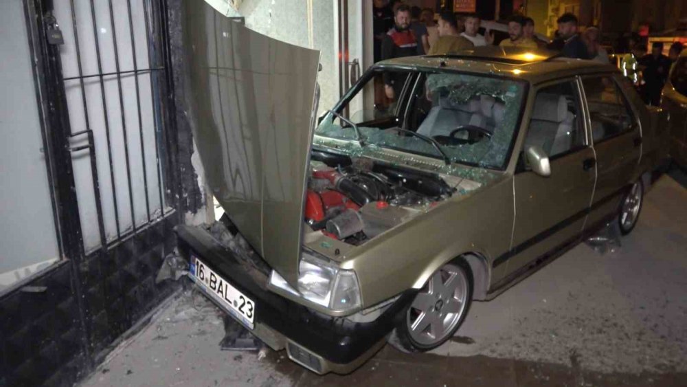 Alkollü sürücü trafikte dehşet saçtı