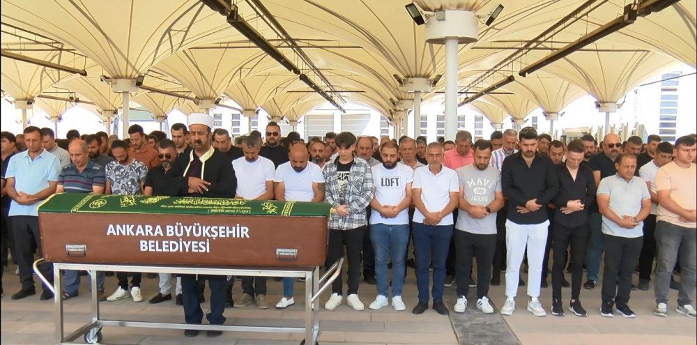 Oğlunu öldürdükten sonra intihar eden baba, önceki gün eşine mesaj atmış