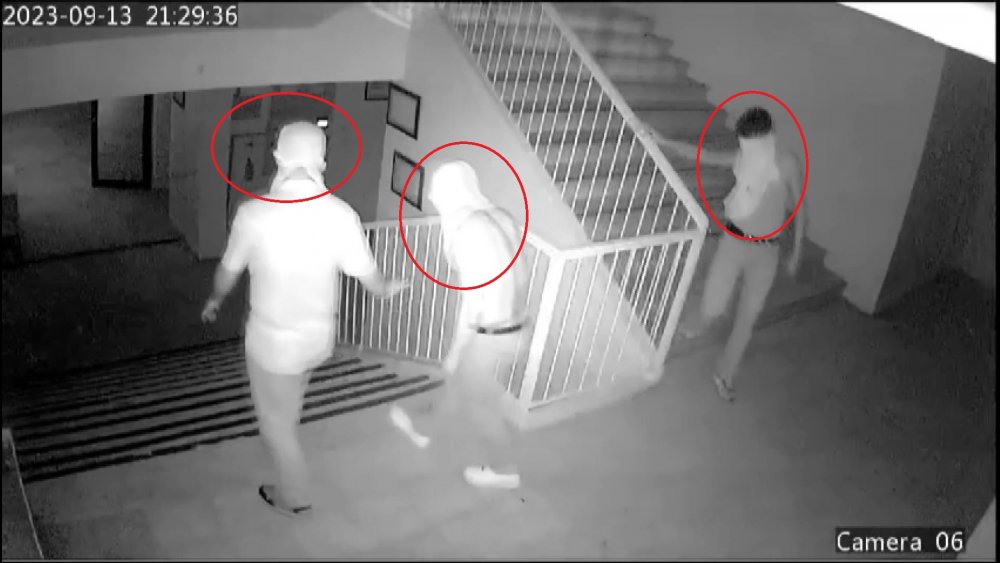 Yüzlerini atlet ve tişörtle kapatıp UNICEF’in bağışladığı bilgisayarları çaldılar