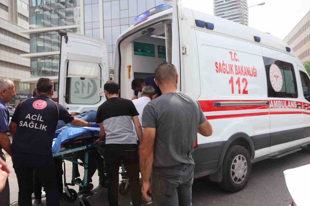 Adliye önünde silahlı çatışma: 1 ölü, 3 yaralı