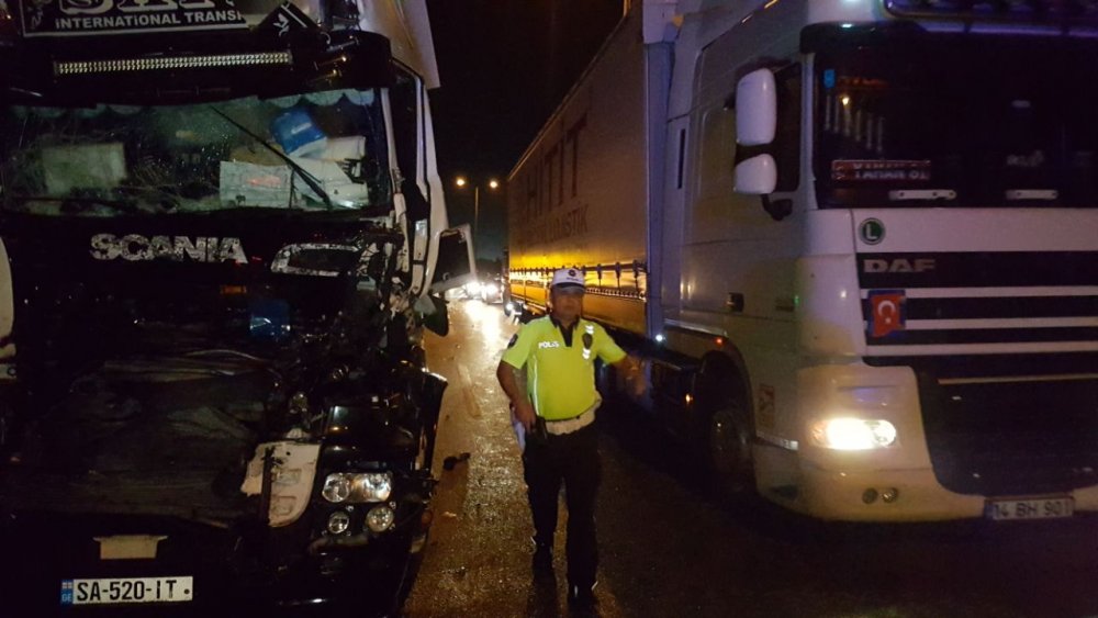 Edirne'de iki TIR çarpıştı: 1 ölü