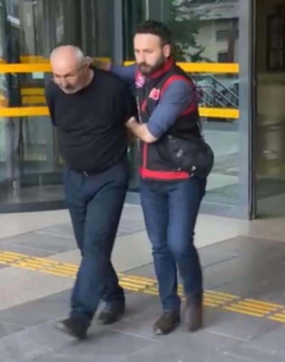 3 kişinin öldüğü komşu cinayetinde gördü tanığı konuştu