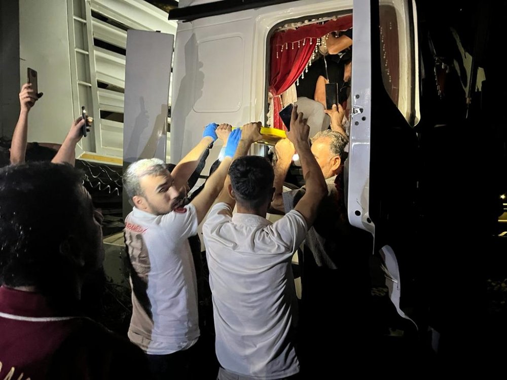 Yük treni, TIR’a çarptı; 50 koyun öldü