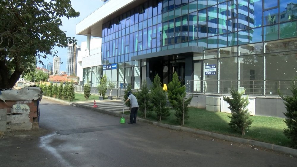 Not bırakıp 11. kattan atladı!