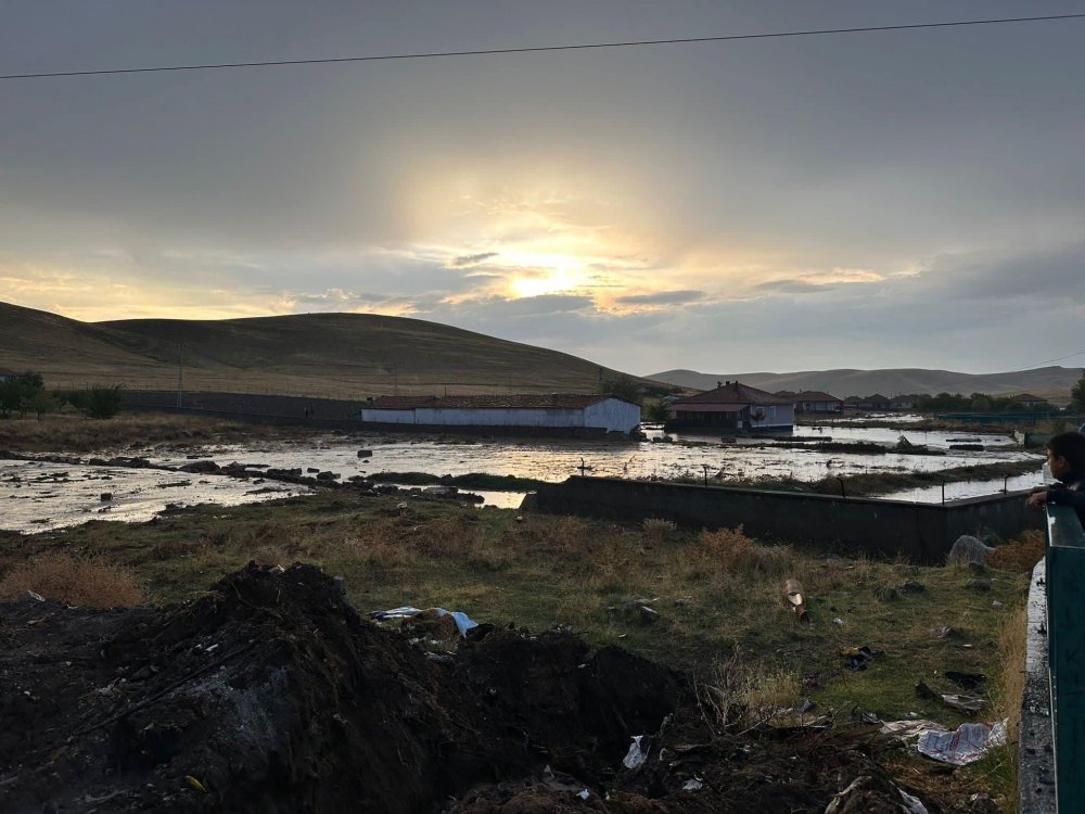 Konya'da 3 ilçede sağanak etkili oldu