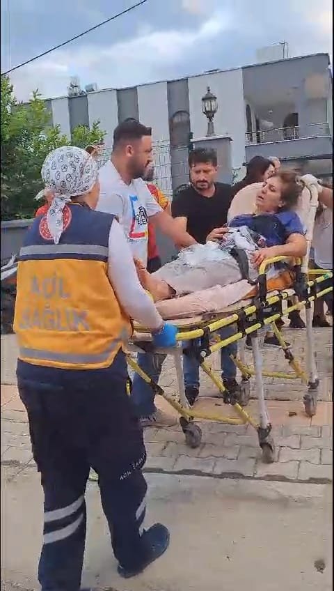 İş insanı babasını öldürüp, annesini yaraladı