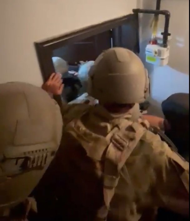 Interpol'ün aradığı şüpheli, baskınla yakalanıp tutuklandı