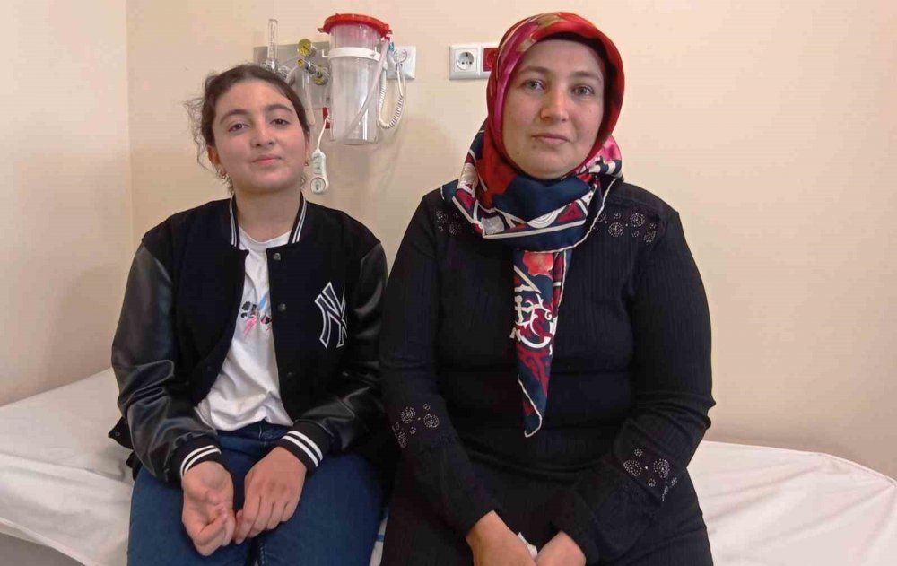 Konya'da ayaklarının kesilip protez takılması istenen genç kız çareyi burada buldu