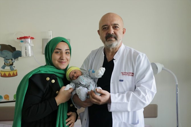 Depreme anne karnında yakalanan bebek adını babasından aldı