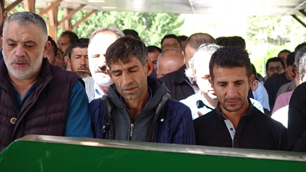 Okulda yemek sırası beklerken fenalaşıp ölen 10 yaşındaki İsmail, toprağa verildi