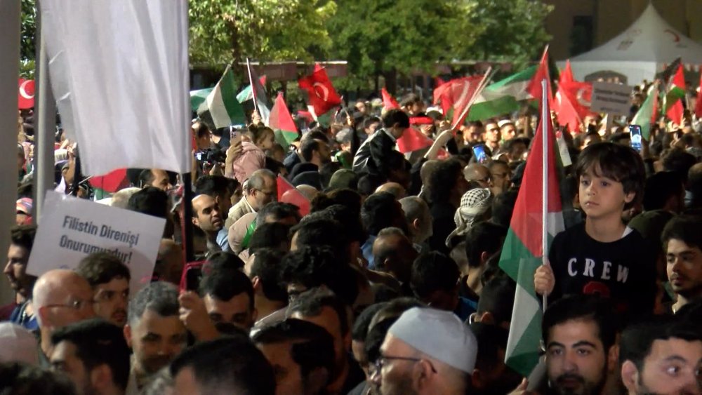 Binlerce kişi Filistin'e destek için buluştu