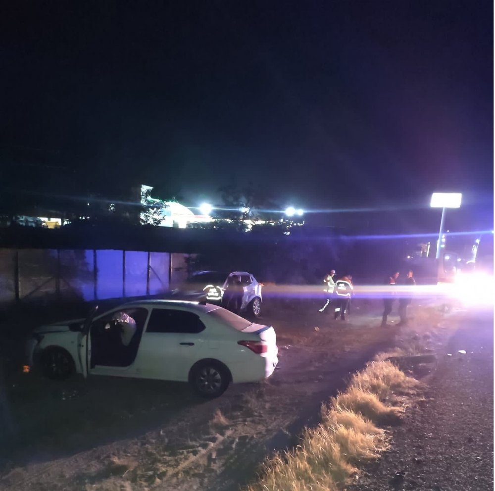 Konya'da aynı yönde seyir halindeki 2 araç çarpıştı