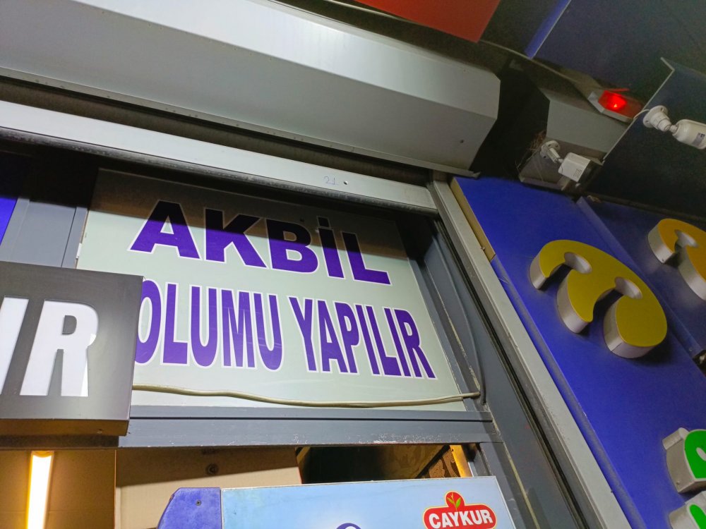 Markete silahlı saldırı; çok sayıda kurşun isabet etti