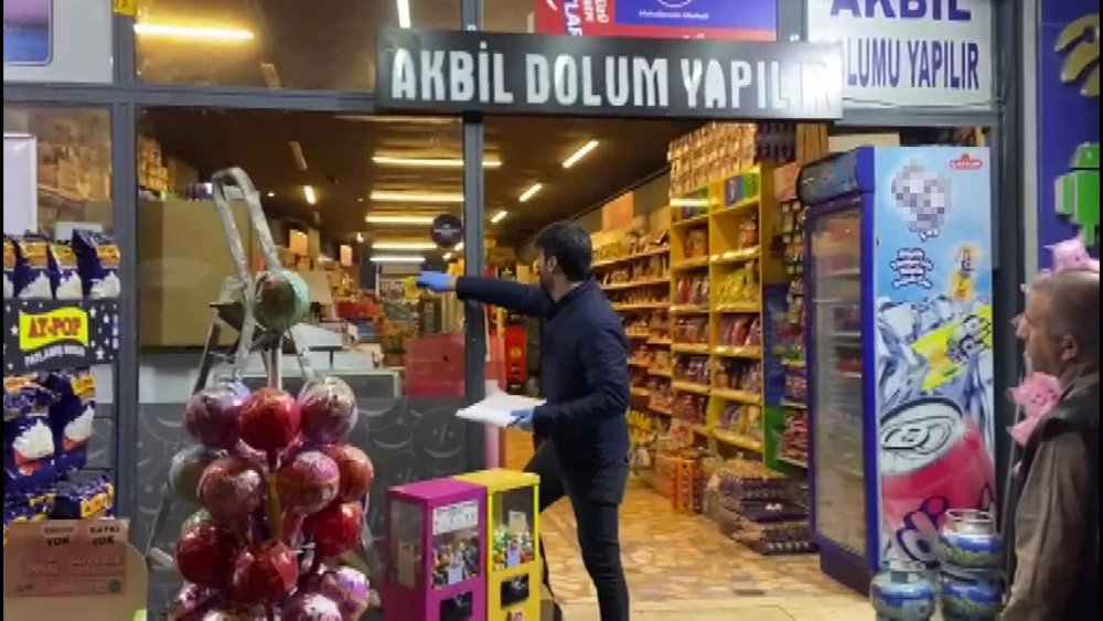 Markete silahlı saldırı; çok sayıda kurşun isabet etti