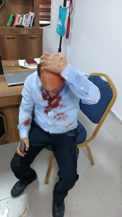 Saldırıya uğrayan okul müdürü hastaneye kaldırıldı