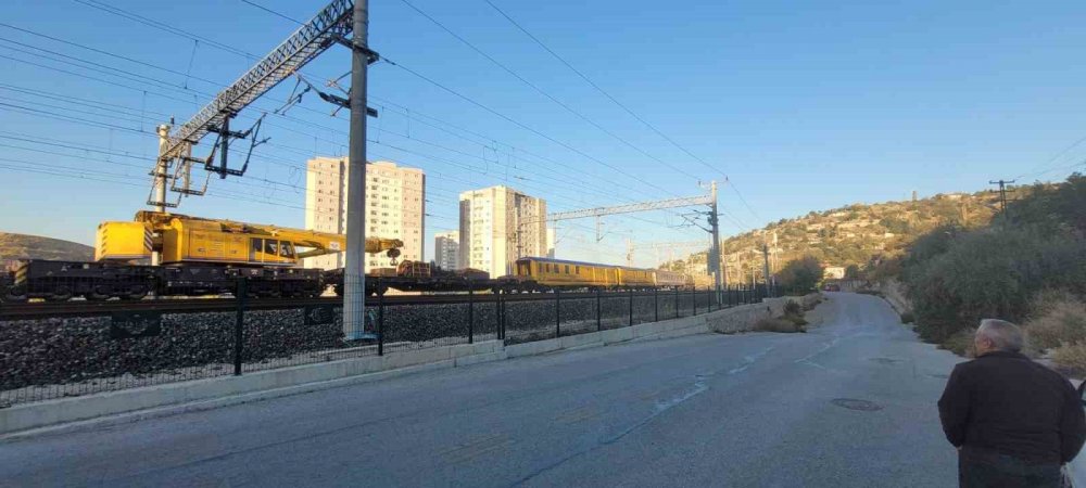 YHT vagonlarının raydan çıkması sonucu 4 çalışan yaralandı