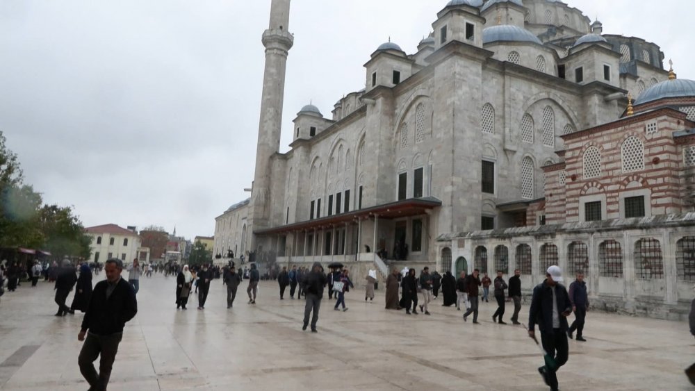 Ayasofya ve Fatih Camilerinde Filistin'de hayatını kaybedenler için gıyabi cenaze namazı kılındı