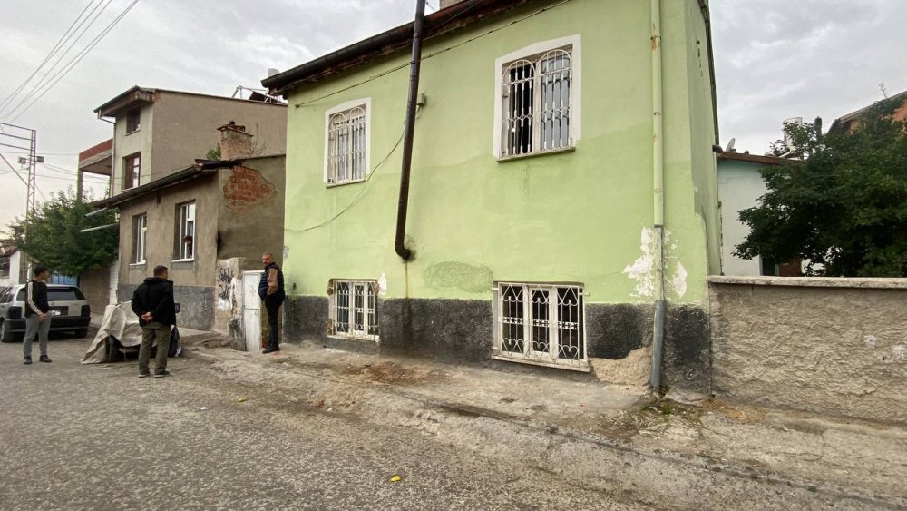 Konya’da 13 yaşındaki kız tabancayla oynarken kendini vurdu