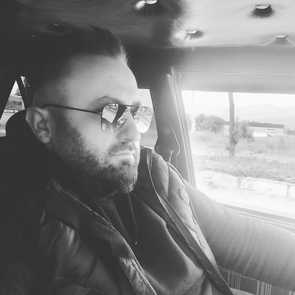 Eşiyle gördüğü kişiyi öldürdü! Telefona yüklediği uygulamayla takip etmiş