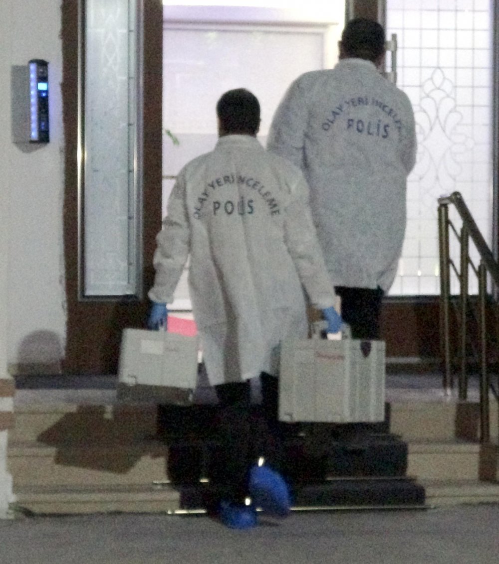 Eski eşini ve sevgilisini bıçaklayıp, kendini de yaraladı