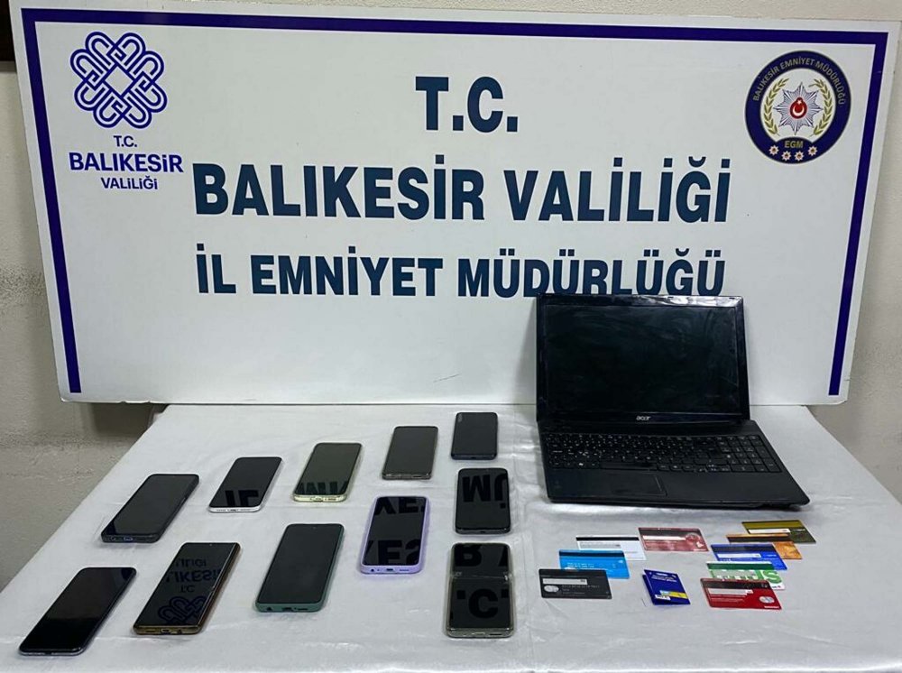 Kendilerini polis ve MİT görevlisi olarak tanıttıkları çifti, 12 milyon TL dolandırdılar