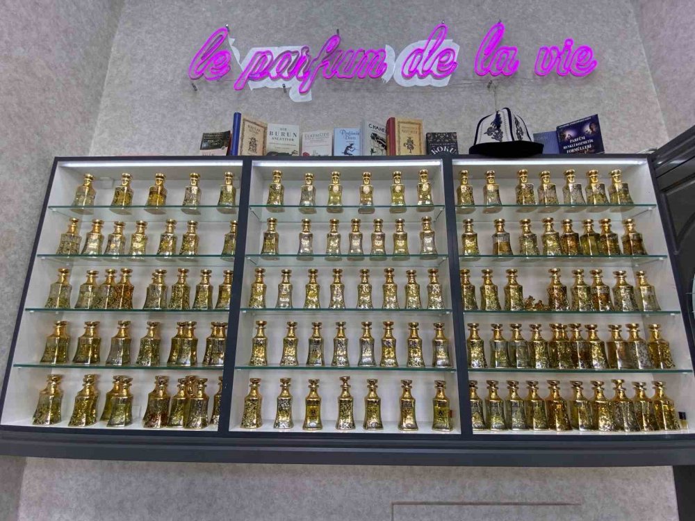 Konya'daki hafıza adam! Tam bin koku biliyor