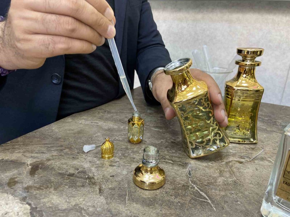 Konya'daki hafıza adam! Tam bin koku biliyor