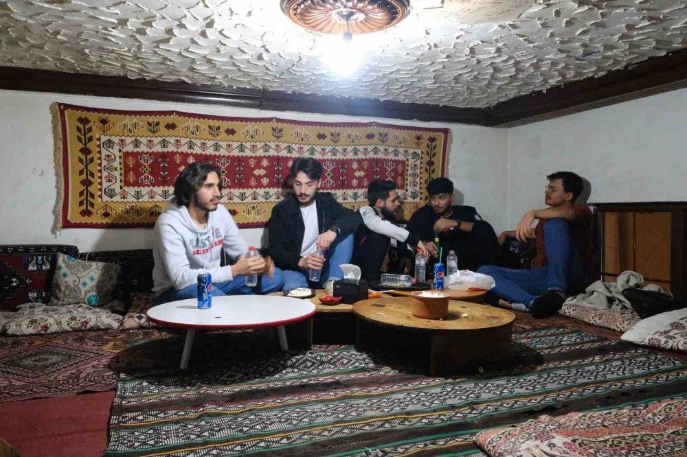 Bu evde vatandaşlar nostaljiye doyuyor