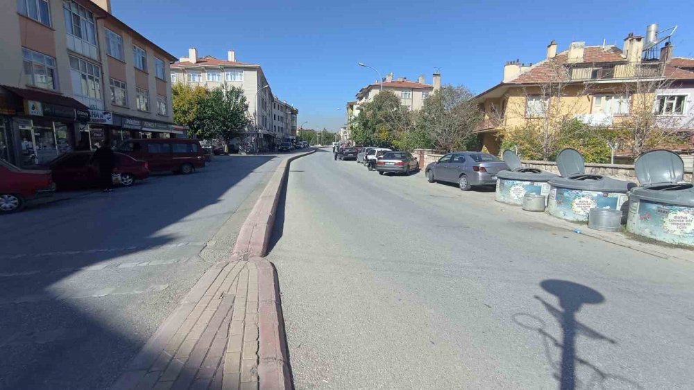 Konya'da yola fırlayan çocuğa hafif ticari araç çarptı! O anlar...