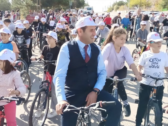 Konya Hüyük'te Cumhuriyetin 100. yılı etkinlikleri kapsamında bisiklet turu düzenlendi