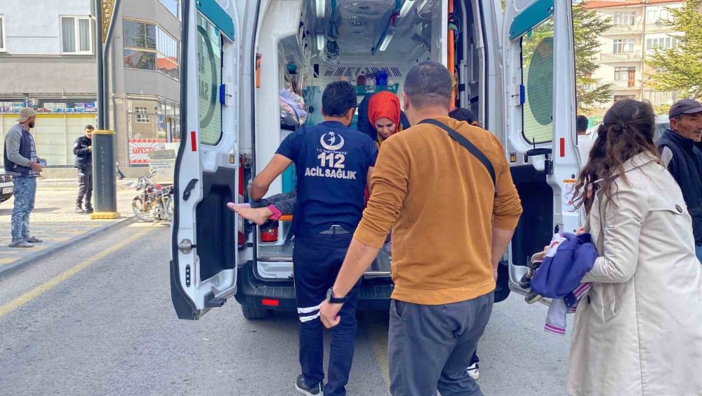 Konya'da okuldan çıkan çocuğa motosiklet çarptı!