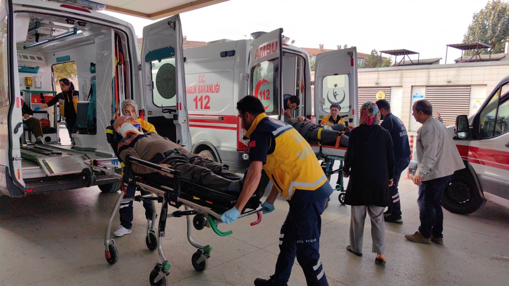 Bursa'da cip, yolcu minibüsüne çarptı; 11 yaralı