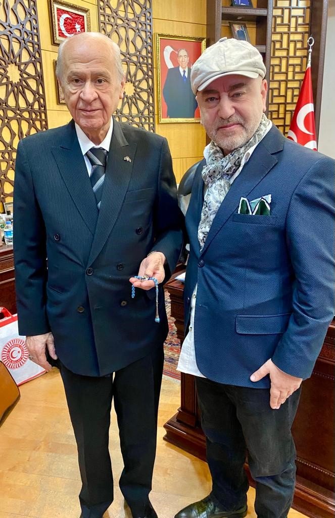 Konyalı Servet Devlet Bahçeli’ye öyle bir yüzük tasarladı ki! Kendisi teslim etti